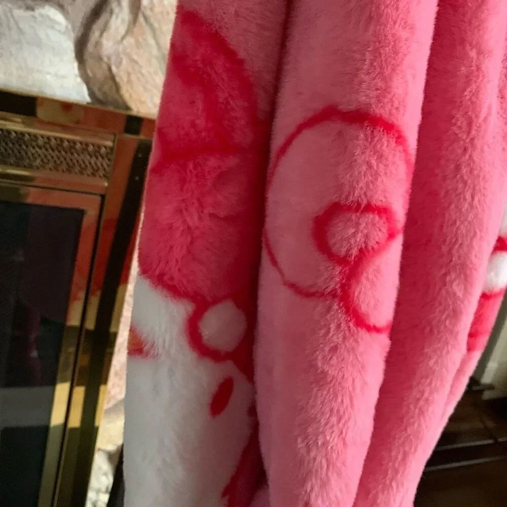 Hello Kitty faux rabbit fur Bow blanket large bows - Picture 6 of 11